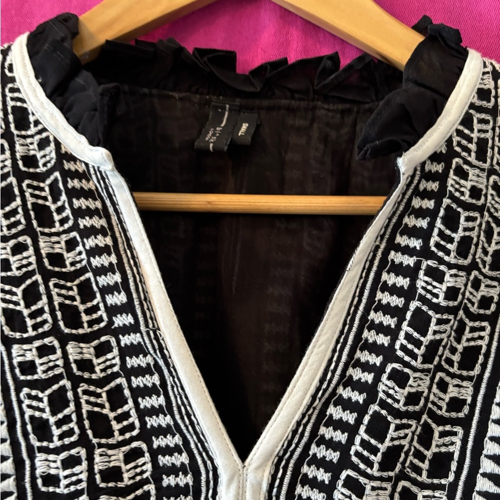 Anthropologie Bl^ink London Black and White Embroidered Women's Top size S - Picture 2 of 9